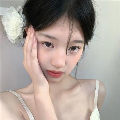 触碰的双手